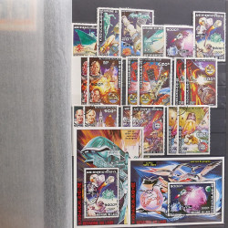 Lot de timbres d'Asie neufs et oblitérés en un album.