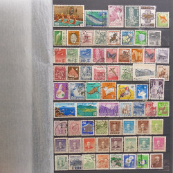 Lot de timbres d'Asie neufs et oblitérés en un album.