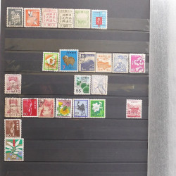 Lot de timbres d'Asie neufs et oblitérés en un album.