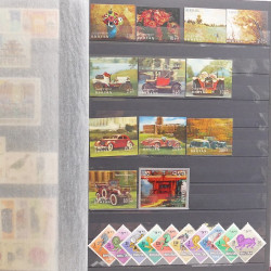 Lot de timbres d'Asie neufs et oblitérés en un album.