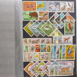 Lot de timbres d'Asie neufs et oblitérés en un album.