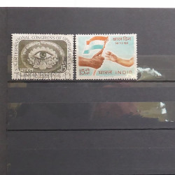 Lot de timbres d'Asie neufs et oblitérés en un album.