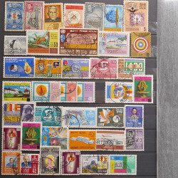 Lot de timbres d'Asie neufs et oblitérés en un album.