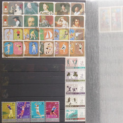 Lot de timbres d'Asie neufs et oblitérés en un album.