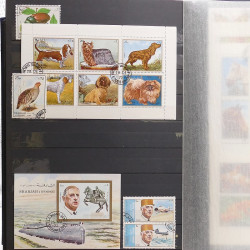 Lot de timbres d'Asie neufs et oblitérés en un album.