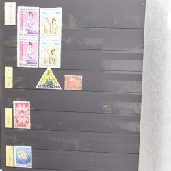 Lot de timbres d'Asie neufs et oblitérés en un album.