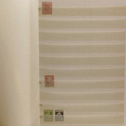 Lot de timbres Russie - Roumanie neufs et oblitérés en un album.