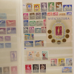 Lot de timbres Russie - Roumanie neufs et oblitérés en un album.