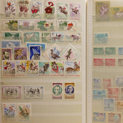 Lot de timbres Russie - Roumanie neufs et oblitérés en un album.