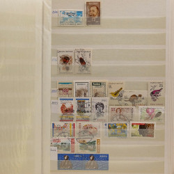 Lot de timbres Russie - Roumanie neufs et oblitérés en un album.