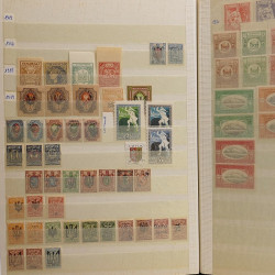 Lot de timbres Russie - Roumanie neufs et oblitérés en un album.