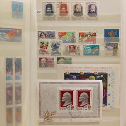 Lot de timbres Russie - Roumanie neufs et oblitérés en un album.