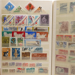 Lot de timbres Russie - Roumanie neufs et oblitérés en un album.