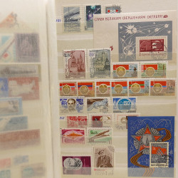 Lot de timbres Russie - Roumanie neufs et oblitérés en un album.