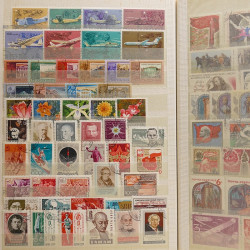 Lot de timbres Russie - Roumanie neufs et oblitérés en un album.