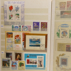 Lot de timbres Russie - Roumanie neufs et oblitérés en un album.