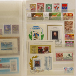 Lot de timbres Russie - Roumanie neufs et oblitérés en un album.