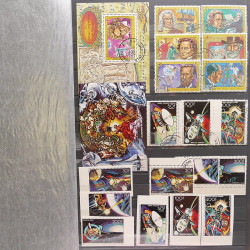 Lot de timbres d'Afrique neufs et oblitérés en un album.