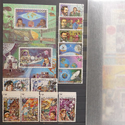 Lot de timbres d'Afrique neufs et oblitérés en un album.