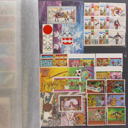 Lot de timbres d'Afrique neufs et oblitérés en un album.