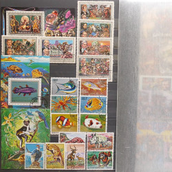 Lot de timbres d'Afrique neufs et oblitérés en un album.