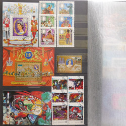 Lot de timbres d'Afrique neufs et oblitérés en un album.