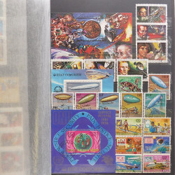 Lot de timbres d'Afrique neufs et oblitérés en un album.