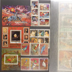 Lot de timbres d'Afrique neufs et oblitérés en un album.