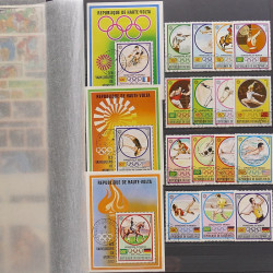 Lot de timbres d'Afrique neufs et oblitérés en un album.