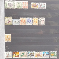 Lot de timbres d'Afrique neufs et oblitérés en un album.