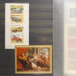 Lot de timbres d'Afrique neufs et oblitérés en un album.