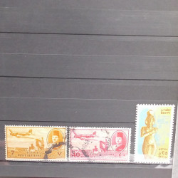 Lot de timbres d'Afrique neufs et oblitérés en un album.