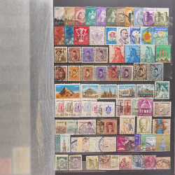 Lot de timbres d'Afrique neufs et oblitérés en un album.