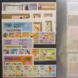 Lot de timbres d'Afrique neufs et oblitérés en un album.