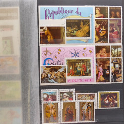 Lot de timbres d'Afrique neufs et oblitérés en un album.