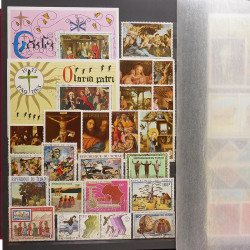 Lot de timbres d'Afrique neufs et oblitérés en un album.