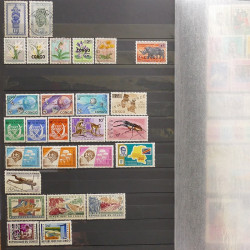 Lot de timbres d'Afrique neufs et oblitérés en un album.