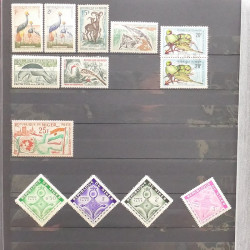 Lot de timbres d'Afrique neufs et oblitérés en un album.