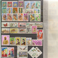 Lot de timbres d'Afrique neufs et oblitérés en un album.