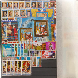 Lot de timbres d'Afrique neufs et oblitérés en un album.