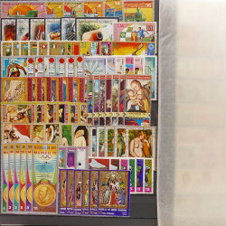 Lot de timbres d'Afrique neufs et oblitérés en un album.