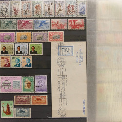 Lot de timbres d'Afrique neufs et oblitérés en un album.