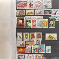 Lot de timbres d'Afrique neufs et oblitérés en un album.