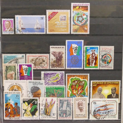 Lot de timbres d'Afrique neufs et oblitérés en un album.