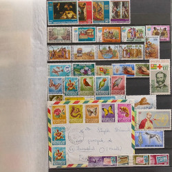 Lot de timbres d'Afrique neufs et oblitérés en un album.