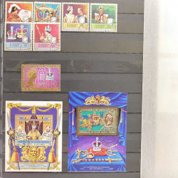 Lot de timbres d'Afrique neufs et oblitérés en un album.