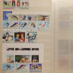 Lot de timbres d'Arabie - Moyen Orient neufs et oblitérés en un album.