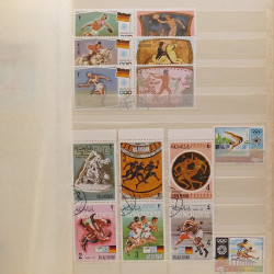 Lot de timbres d'Arabie - Moyen Orient neufs et oblitérés en un album.