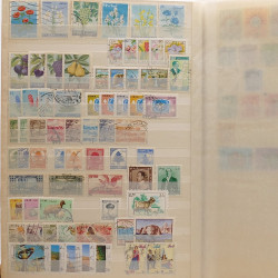 Lot de timbres d'Arabie - Moyen Orient neufs et oblitérés en un album.