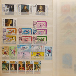 Lot de timbres d'Arabie - Moyen Orient neufs et oblitérés en un album.